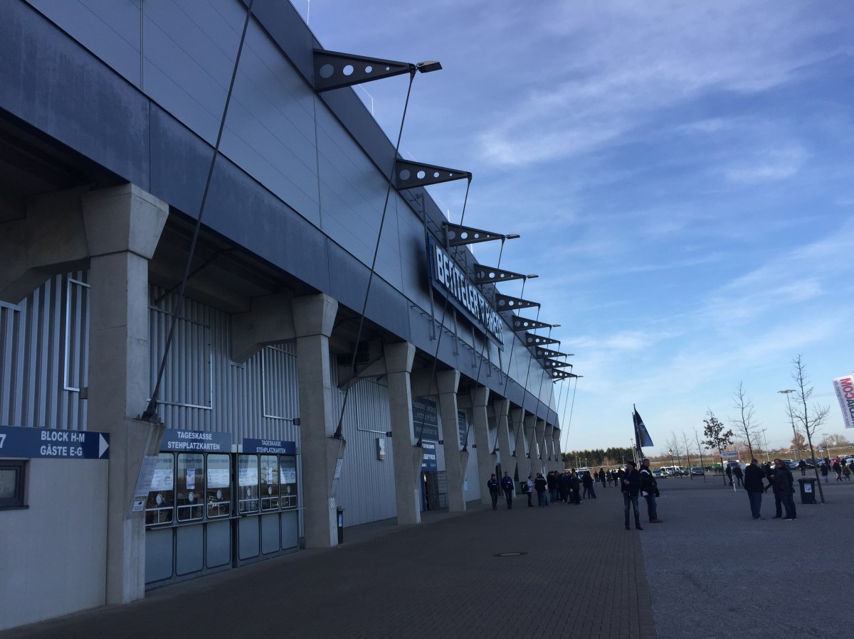 6, Auf Messers&nbsp;Schneide